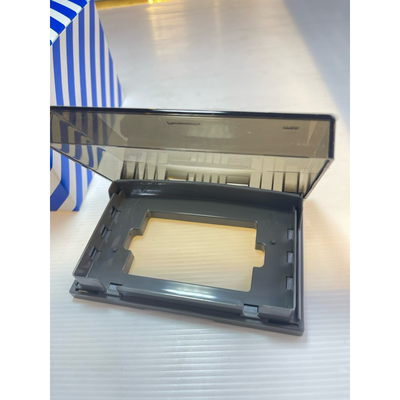 WEG 8981K ฝ่าครอบพลาสดิก กันน้ำ (ชนิดแนวระนาบ)